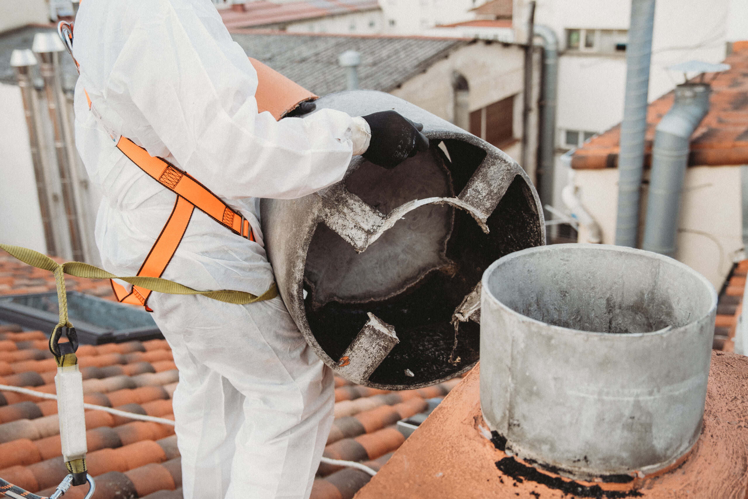 Chimeneas y sombreretes de fibrocemento con amianto